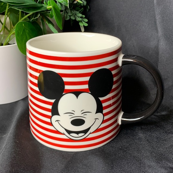 Super fun large oversized red, black and white Mickey Mouse Disney mug - Picture 1 of 8